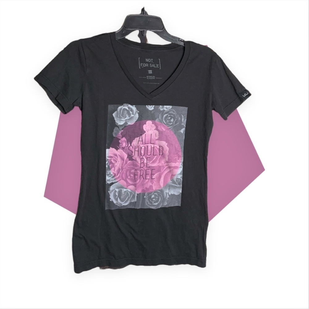 Not For Sale Black “All Should Be Free” TShirt w Gray/Mauve Roses Wm M